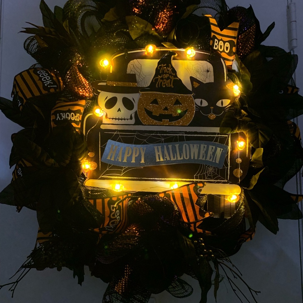 Item51 Halloween Wreath with lights - Picture 7 of 8